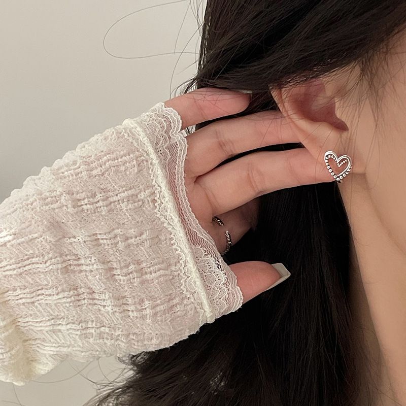 Orecchini a clip con design di nicchia 2023 nuovo stile coreano temperamento orecchini rossi netti orecchini femminili orecchini_voghion.com