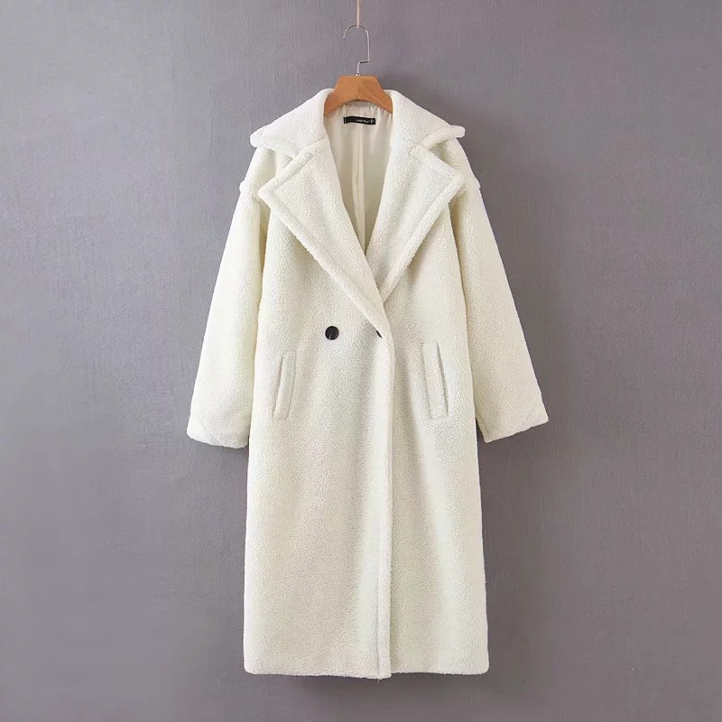 Cappotto da donna in lana di agnello sciolto di media lunghezza alla moda_voghion.com