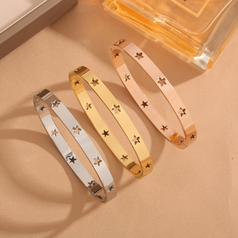 Europese en Amerikaanse stalen ring vijfpuntige sterarmband voor dames, lichtecht, nichepaar, roestvrijstalen snijarmband_voghion.com