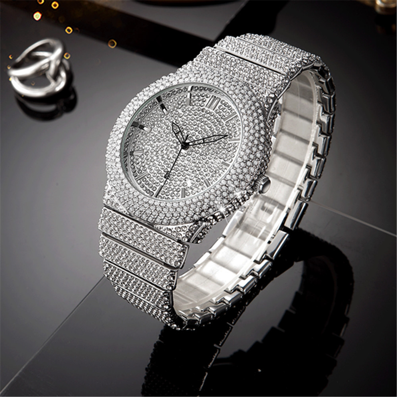 Luxuriöse Hip-Hop-Herrenuhr mit Diamantakzenten und Gold-Finish – Datumsanzeige, Quarzwerk, modisches Statement, Hip-Hop-Diamant, Luxus, goldenes Datum_voghion.com