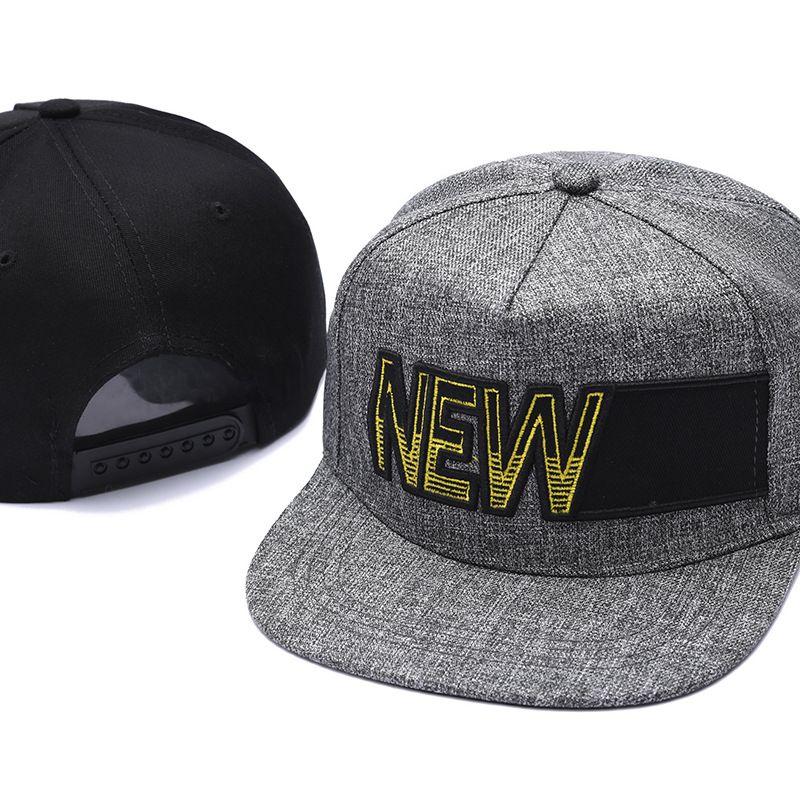 Trendikad meeste ja naiste hiphop-tänavatantsud, personaalne mood, lameda äärega mütsid, paarisport, ingliskeelsed tähed_voghion.com