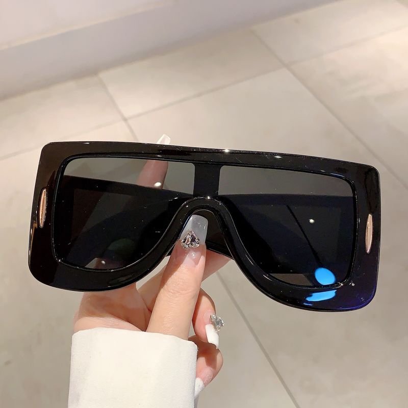 Occhiali decorativi con design alla moda a forma di scudo integrato oversize adatti al ciclismo_voghion.com