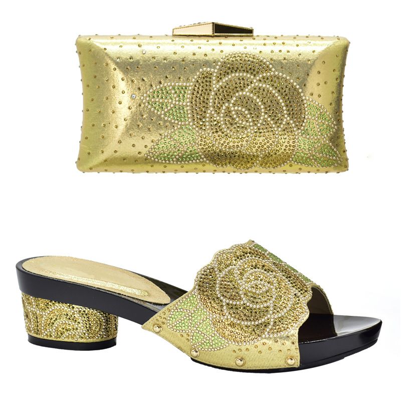 Sandali alla moda casual con tacco alto, modello a rombi con file di rose, testa rotonda, tutto in uno, con borsa_voghion.com