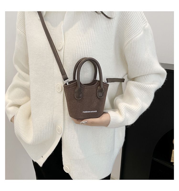 Borsa a secchiello da donna, alla moda, con tracolla monospalla, stile Candy Lover, con rossetto, da portare a spalla, rossa_voghion.com