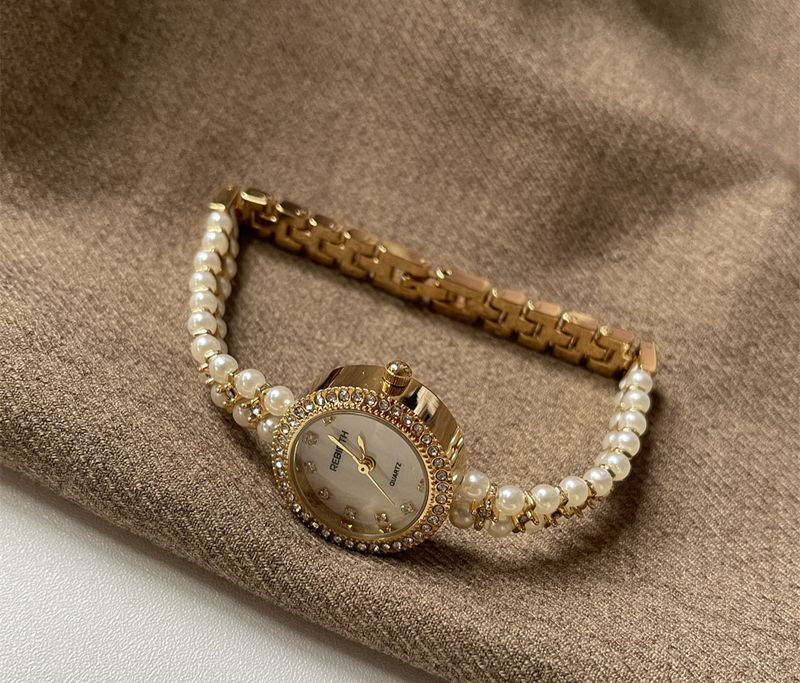 Nuovo orologio da donna di lusso leggero con bracciale in perle, squisito quadrante piccolo in madreperla di alto valore_voghion.com