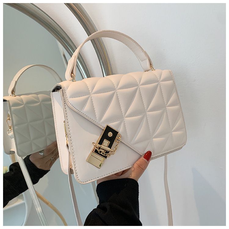 Borsa a tracolla piccola da donna con tracolla a catena, design classico trapuntato, morbida pelle PU, borsa a tracolla quadrata compatta per l'uso quotidiano_voghion.com