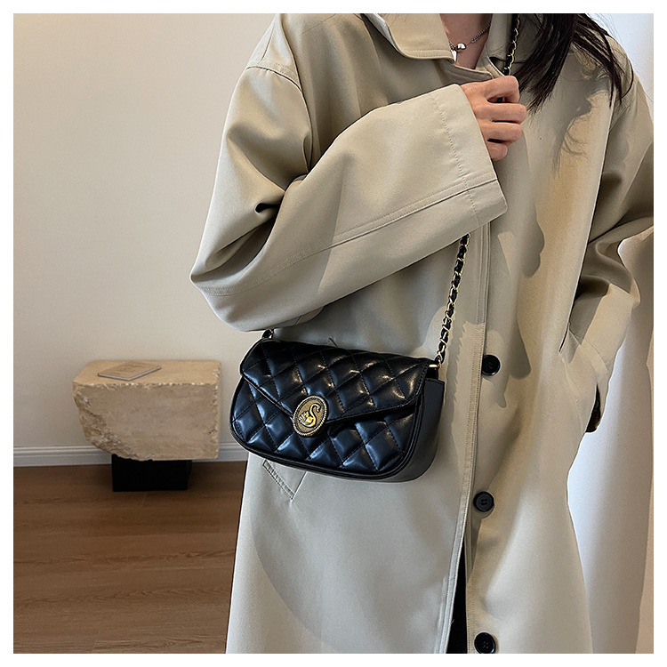 Borsa da donna Estate 2023 New High-end Sense French Niche Diamond Chain bag borsa a tracolla a tracolla all-match di moda_voghion.com