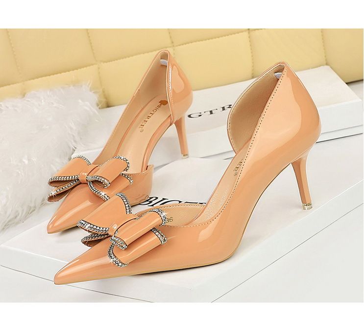 638-AH35 Modische Bankettschuhe für Damen mit hohen Absätzen, flacher Öffnung, spitzer Zehenpartie, Lackleder-Seitenluft, Diamantschleife_voghion.com