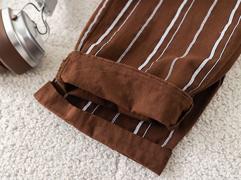 Jungen-Set 2025 Frühling Herbst Neues Maillard-Stil Taschenpullover Strickjacke Weste Set mit vertikalen Streifen und Schlaghose_voghion.com