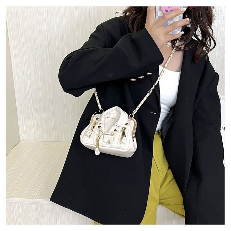 Piccola borsa personalizzata per le donne nel 2022, nuovo design di nicchia, borsa per abbigliamento unica, borsa a tracolla con catena ins alla moda_voghion.com