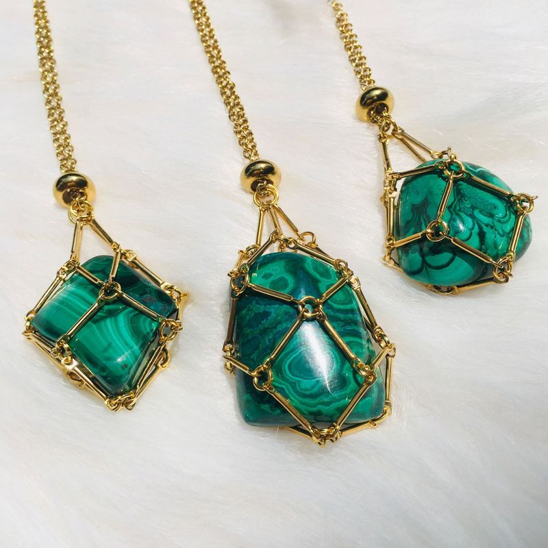 Collana da donna con ciondolo intrecciato in bambù, con catena di regolazione, in cristallo naturale, pietra grezza, borsa a rete e metallo._voghion.com