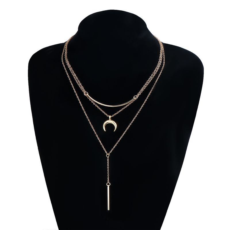 ins Retro Style Design Collarbone Chain Gold-plated Crescent Pendant Adjustable Chain Length Necklace Female_voghion.com