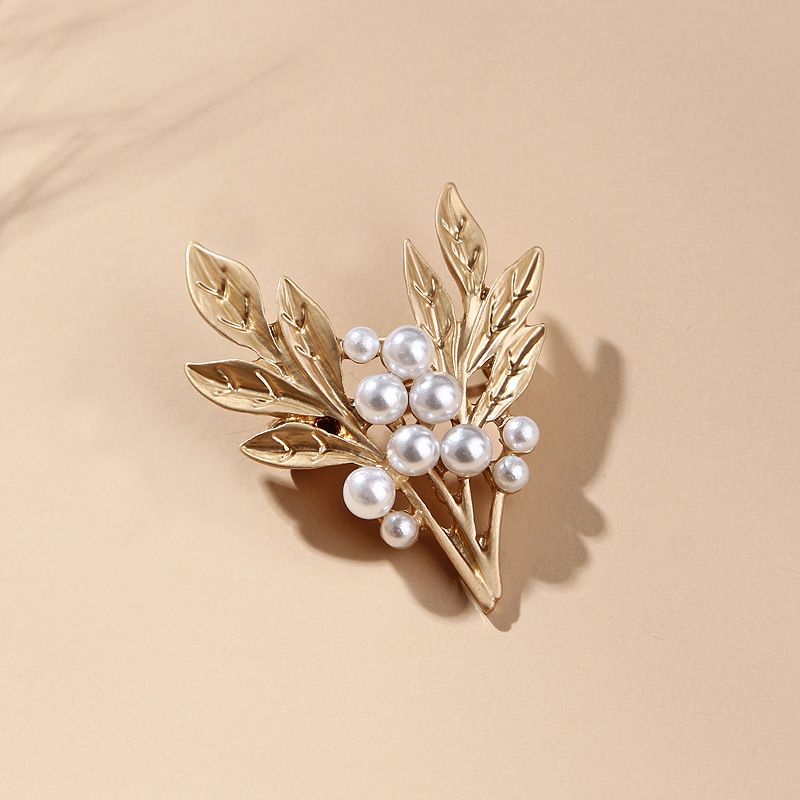 retro suit personality fashion popular matte gold pearl leaf female corsage spot_voghion.com