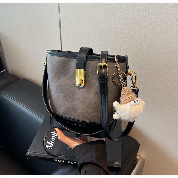 La borsa piccola da donna più popolare quest'autunno è un modello versatile. Borsa a tracolla, portatile_voghion.com