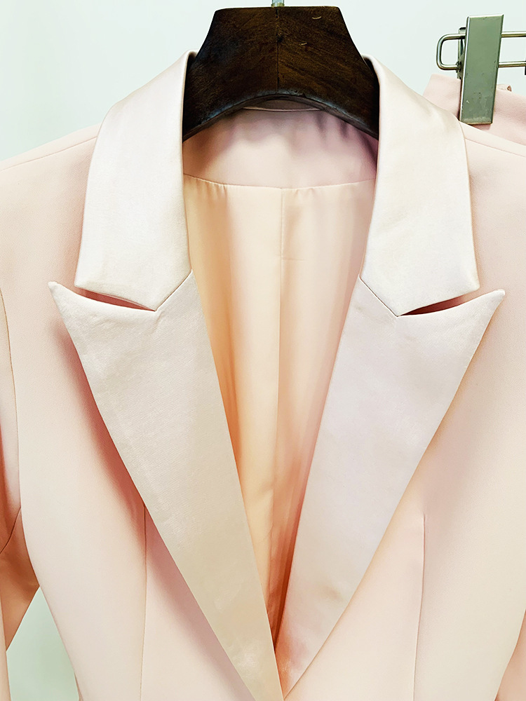 Giacca da donna in vera pelliccia di struzzo con piume e tailleur pantalone a nove quarti in due pezzi_voghion.com