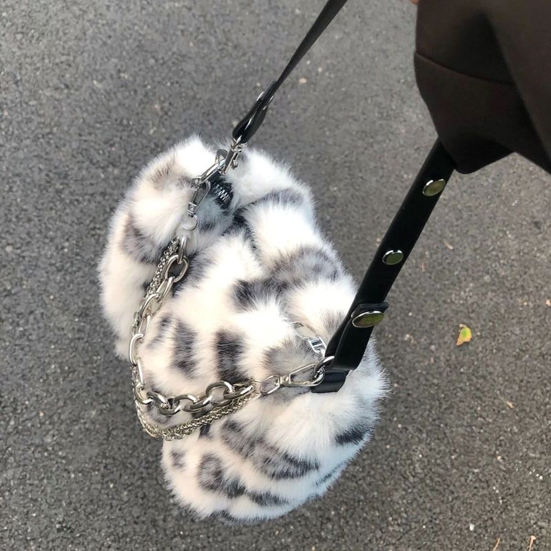 Borsa sotto le ascelle avanzata in peluche a tracolla con cuscino nuova moda Insider 2021 per donna piccola autunno e inverno_voghion.com