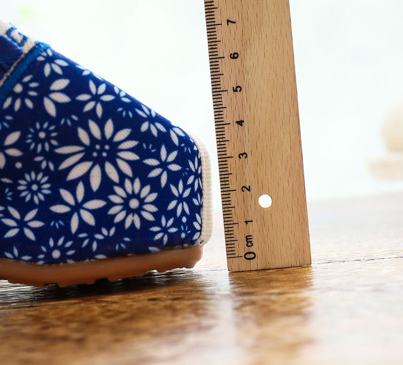 Scarpe da ballo da donna con tacco basso e fibbia, stile etnico, con suola in tessuto con tendine di mucca._voghion.com