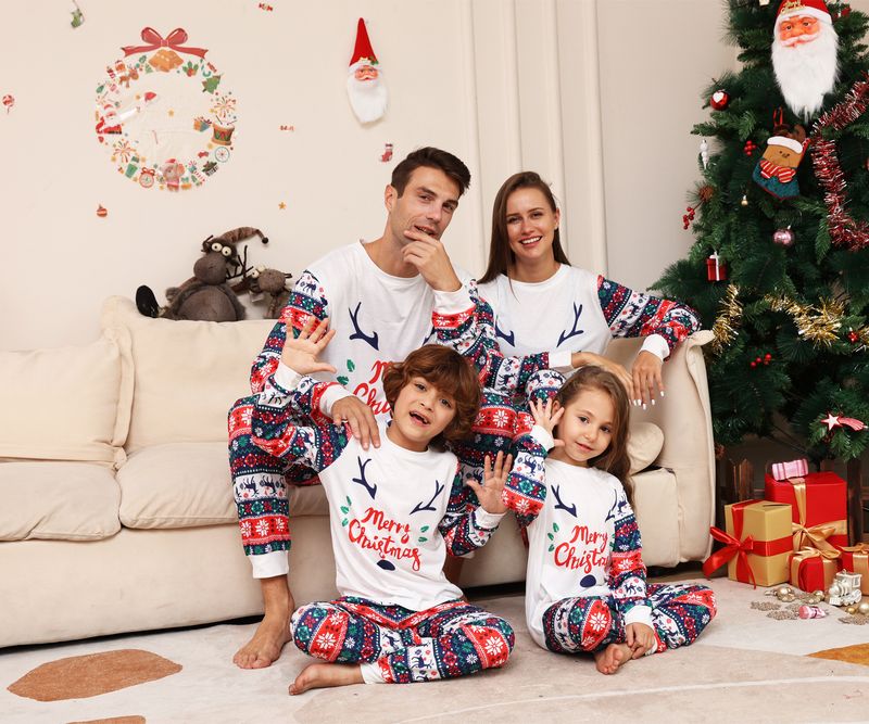Set per la famiglia di Natale con pupazzo di neve, fiore e fulvo, alfabeto. Set per la famiglia di Natale, stampato, per il sonno_voghion.com