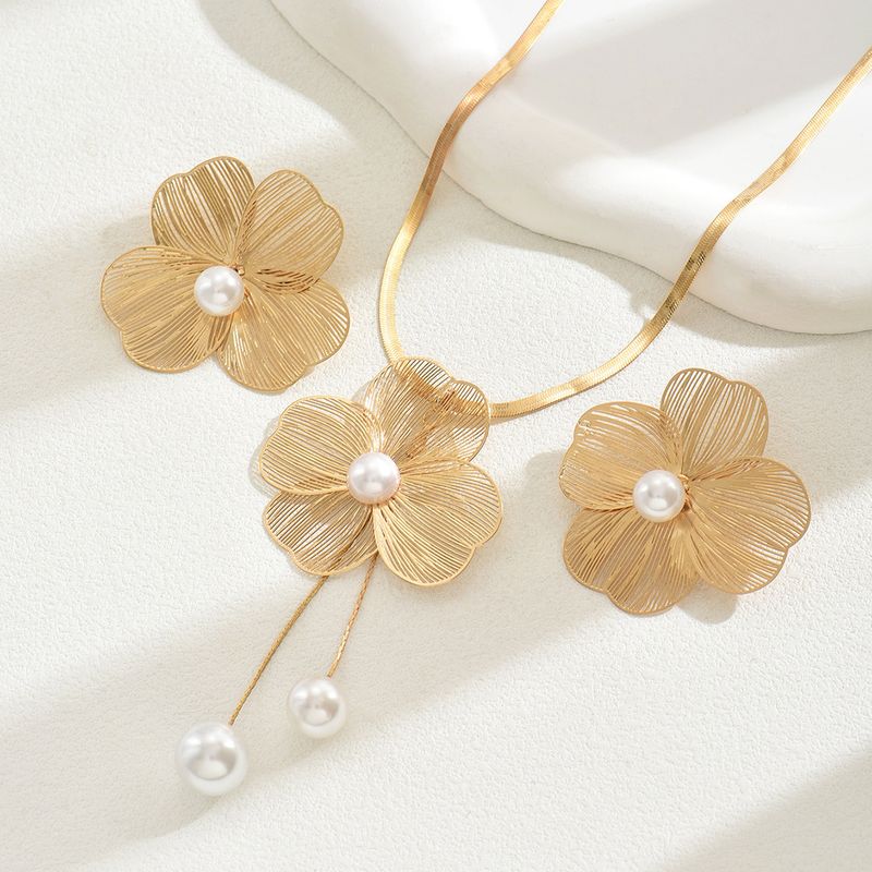 Women's Necklace And Earrings Set Versatile Flower Inlaid Pearl Design Niche Long Clavicle Chain_voghion.com