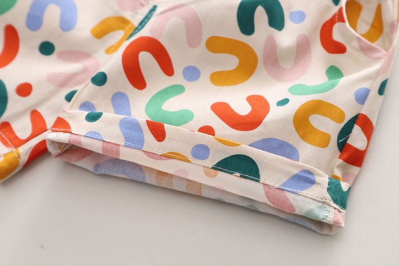 Set da 2 pezzi per bambini, con maglietta a maniche corte e pantaloncini, modello estivo da ragazzo, modello Cross Border, con stampa a fiori e lettere._voghion.com