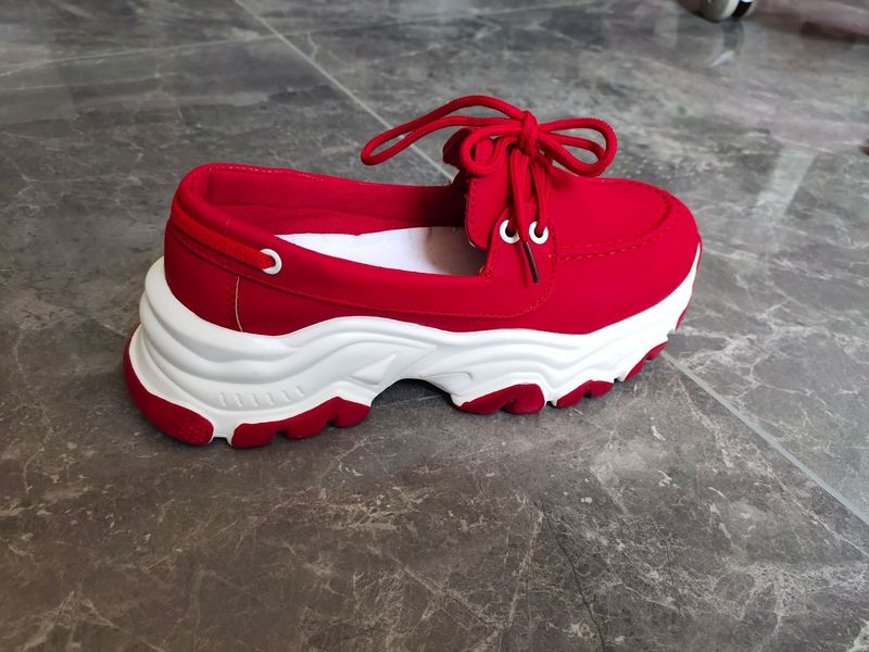 Nuovo modello basso con lacci color blocking per pattini pigri in pelle scamosciata con suola spessa da donna, scarpe color carne_voghion.com