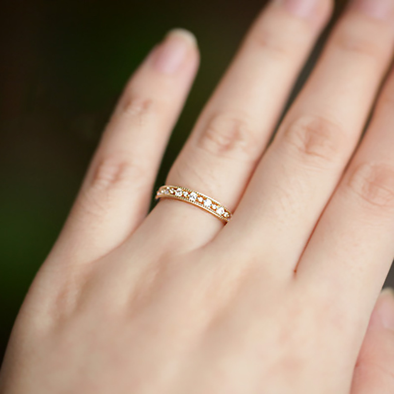 Anello da dito indice in argento sterling stile corte romana con pizzo intagliato e scavato con base e piccoli zirconi e diamanti impilati_voghion.com