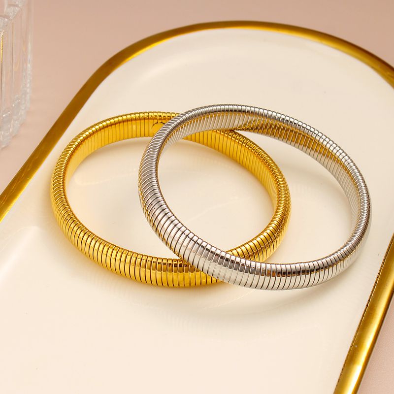Herrenschmuck, handpoliertes PVD-beschichtetes K-Gold-Armband, einfaches, allgleiches, elastisches, gestreiftes Armband aus Titanstahl, Gänsehaut_voghion.com