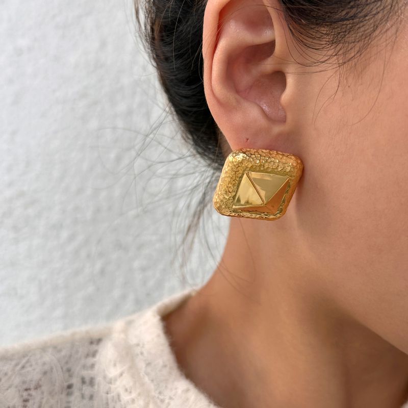 Orecchini unisex alla moda in acciaio al titanio placcato oro, stile retrò, tridimensionali, con rivetti quadrati_voghion.com
