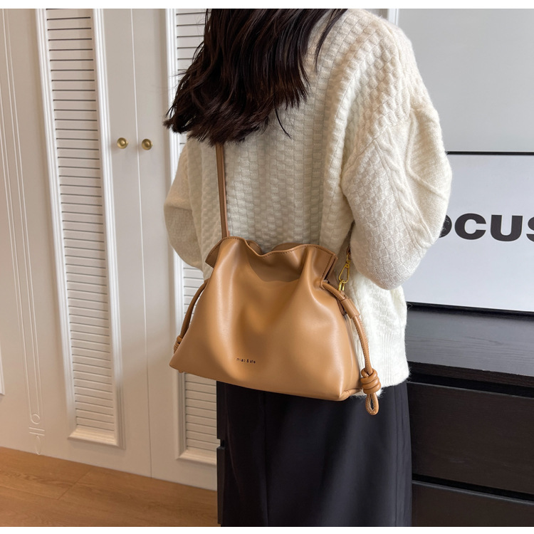 2023 New Hot Selling Premium Feel Bucket Bag Women's Large Capacity Commuter Bag Drawstring Shoulder Bag Underarm Bag_voghion.com