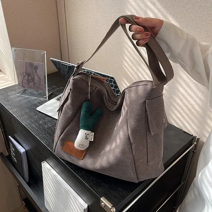 Bolsa transversal feminina de lona, estilo coreano, com alça média, modelo Y2K Harajuku Ita School Textile Stray (código 241007)._voghion.com