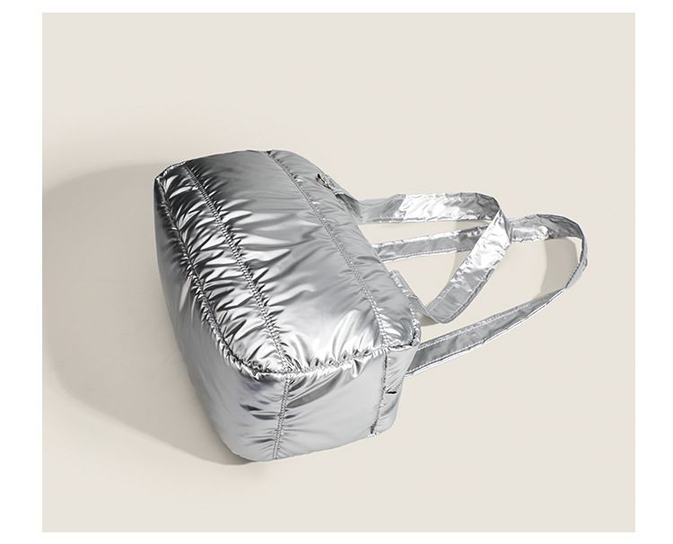 2025 Spring And Summer New Space Cotton Silver Underarm High-end Blog Recommended Women's Sports Bag Fashion Hundred_voghion.com