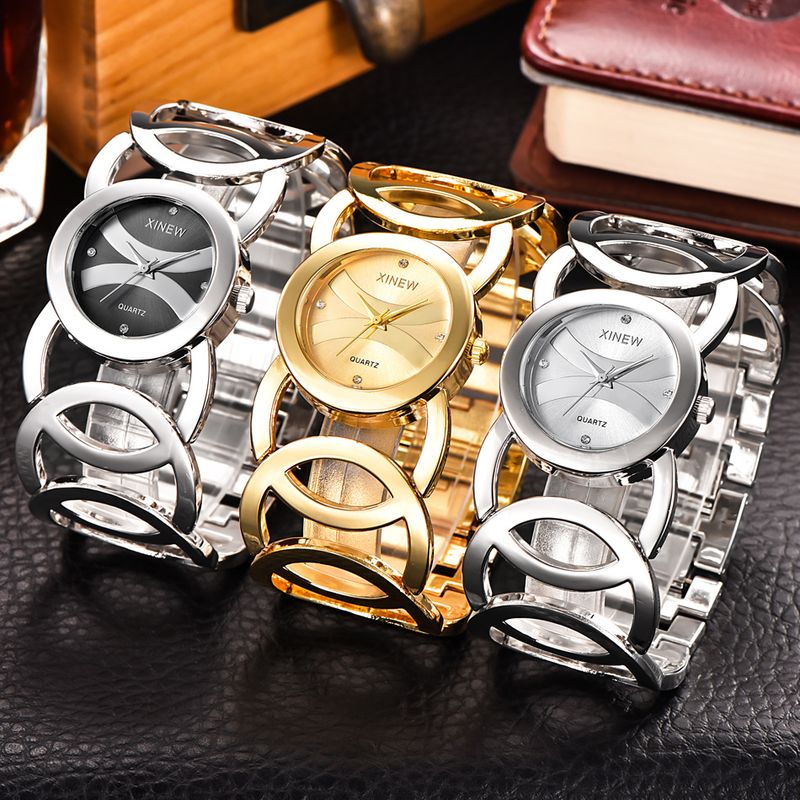 Elegante Damen-Quarzuhr mit Edelstahlarmband und ineinandergreifenden Ringen – modisches rundes Zifferblatt, 28-mm-Gehäuse, wasserdicht_voghion.com