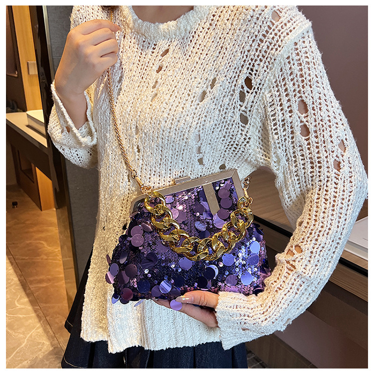 Piccola borsa per le donne 2023 Nuova borsa a tracolla versatile con catena di paillettes, borsa da sera con clip alla moda_voghion.com