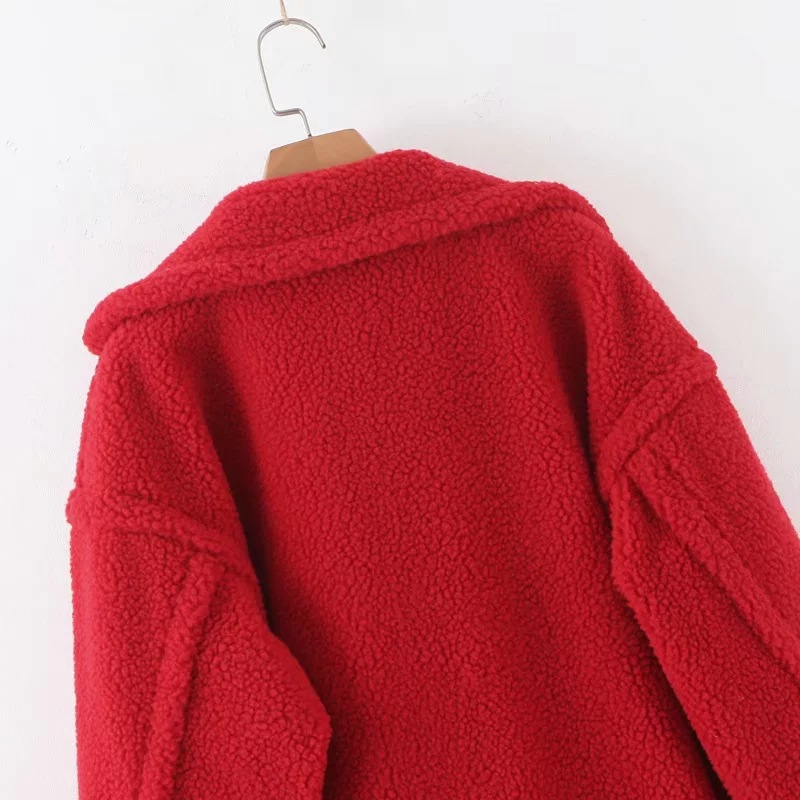 Cappotto da donna in lana di agnello sciolto di media lunghezza alla moda_voghion.com