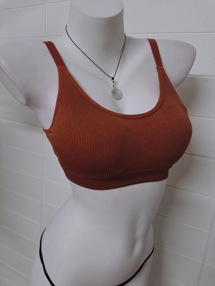 Camisole d'été minimaliste et polyvalente pour femme, couleur pure, coupe fine, rabat, coussinet de poitrine, sans sous-vêtements_voghion.com