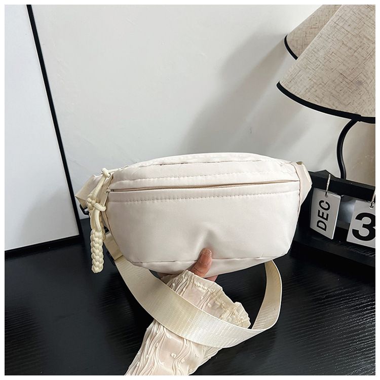 Versione coreana semplice in nylon piccolo per donna in primavera ed estate 2024, nuova trama tracolla larga, singolo_voghion.com