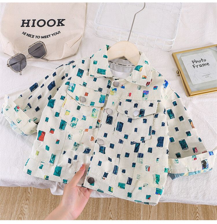 Giacca elegante e raffinata con fondo colorato ritagliato per mamma e bambini_voghion.com