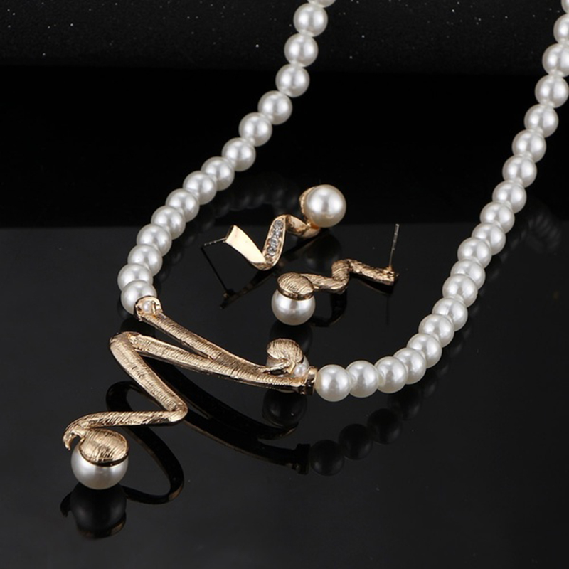 Qianbihe Ensemble de bijoux de mariage avec collier et boucles d'oreilles à tige en perles et strass_voghion.com
