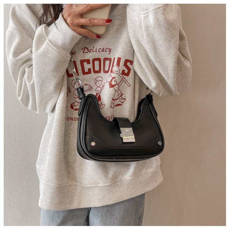 Retro Textur Mode kleine Tasche weiblich 2023 Frühling und Sommer Nischendesign Halbmondtasche lässig Pendeln All-Match Umhängetasche_voghion.com