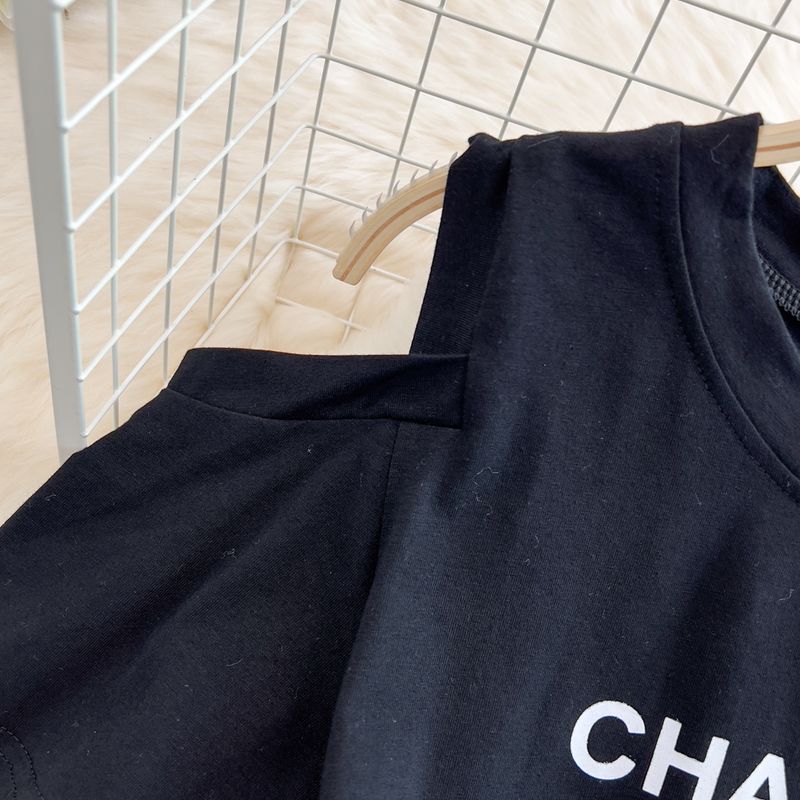 Ropa de mujer, camiseta de longitud media con hombros descubiertos y cuello redondo, traje de dos piezas de manga corta en capas, falda vaquera de cintura alta para verano_voghion.com