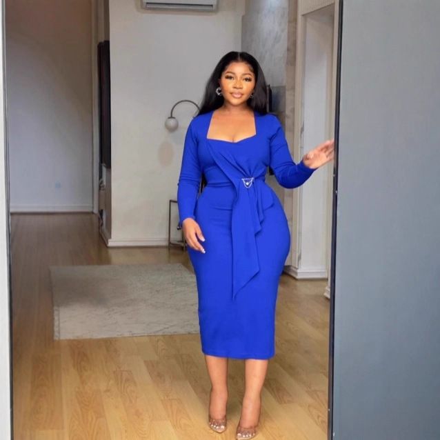 Elegantes Damenkleid in Übergröße mit quadratischem Ausschnitt und langen Ärmeln – figurbetontes Midikleid für Partys, Abende und formelle Anlässe_voghion.com