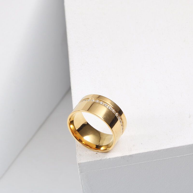 Damenschmuck Dünner Ring mit breiter Oberfläche Titanstahl Galvanisierter 18 Karat Goldring_voghion.com