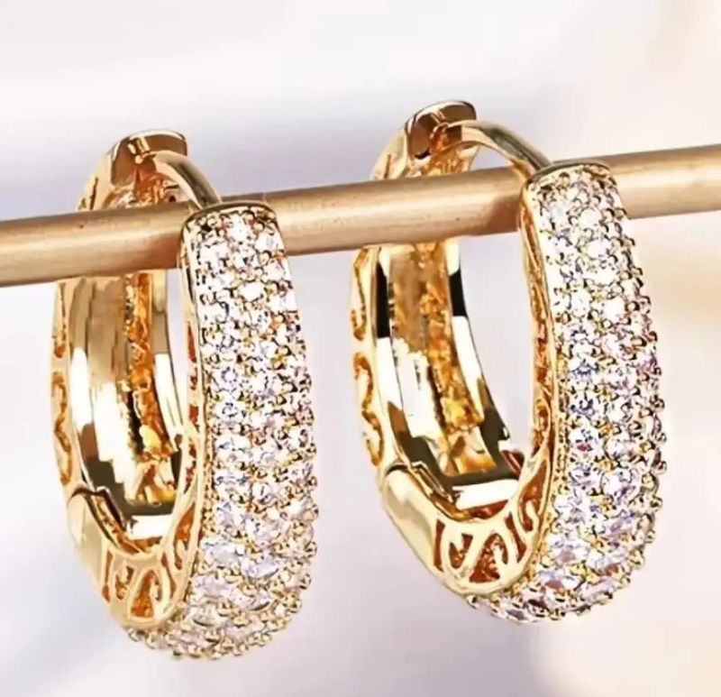 Orecchini a cerchio piccoli, unici, stile hip hop, con diamanti incastonati, semplici, da donna, con design cavo, E8455_voghion.com