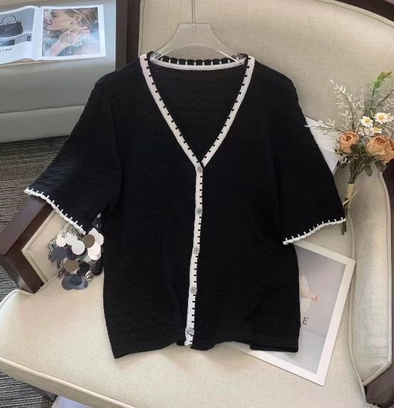 Xiaoxiangfeng T-shirt à manches courtes en tricot de soie glacée à col en V pour femme 2024 Été Nouveau Style Petite chemise occidentale_voghion.com