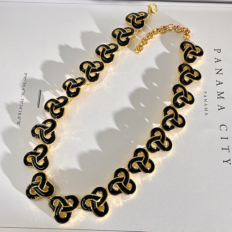 Exaggerated Large Thick Metal Decorative Necklace For Women's Trendy INS Short Collarbone With Sparkling Diamond_voghion.com