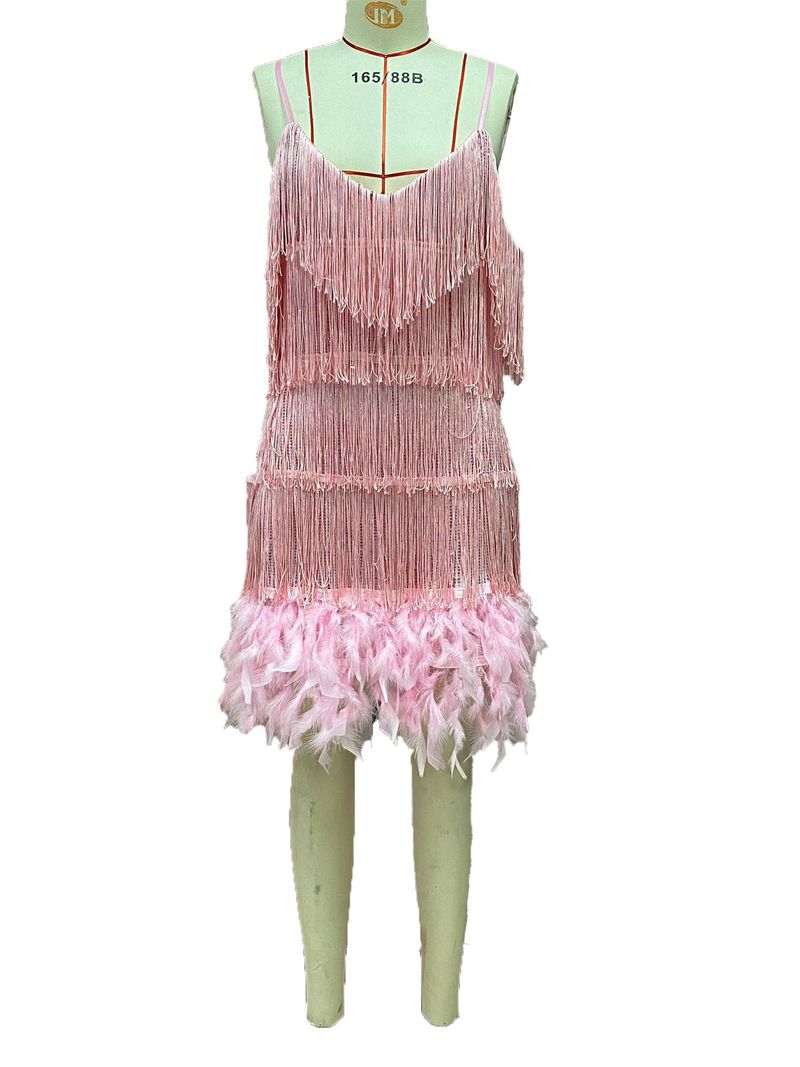 Abito da festa alla moda con nappe, paillettes e piume_voghion.com