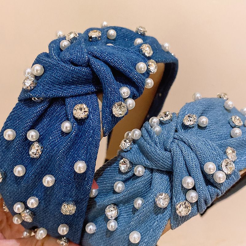 Cerchietti alla moda con bordo largo annodato con strass di perle di denim di vendita calda, accessori per capelli in tessuto per esterni da donna_voghion.com