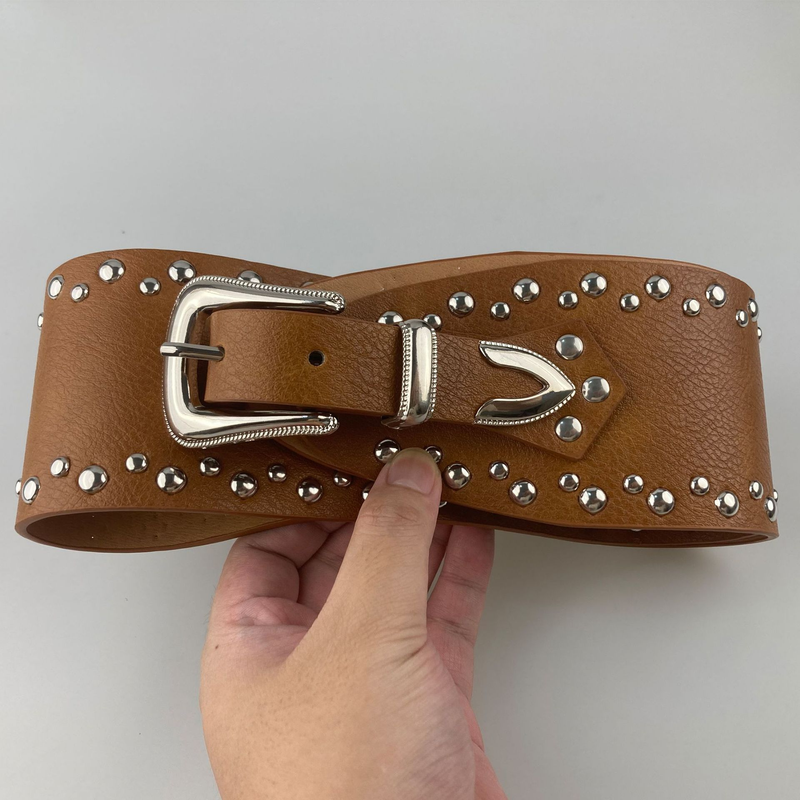 Y2K Breiter Taillengürtel mit Pyramidennieten, Punk Gothic Verstellbarer Gürtel für Harajuku Street Style, Unisex Mode Accessoire_voghion.com