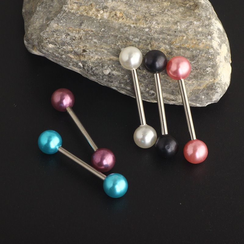 Piercing alla lingua con anello al seno in perla acrilica_voghion.com