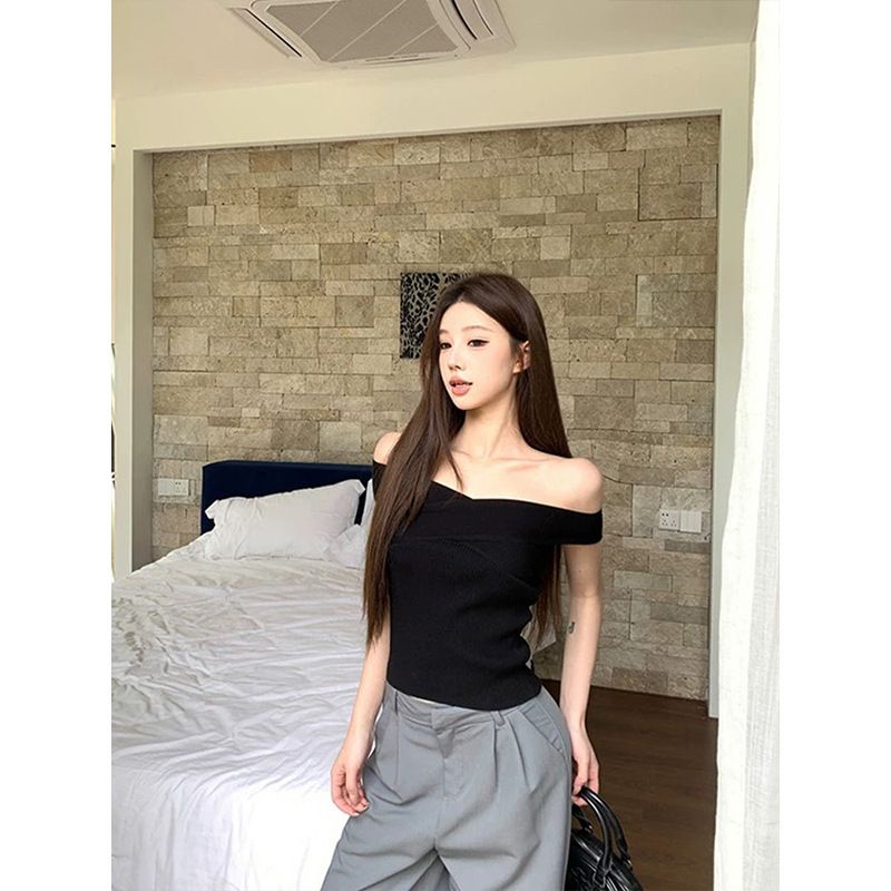 Magic West Queen Sexy Hot Girl Cross Twist Halter Off-Shoulder Multi-Way Knitted Vest Inner Top_voghion.com
